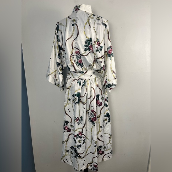 Vintage fantasies by Morgan Taylor equestrian white satin robe size P - Picture 4 of 7